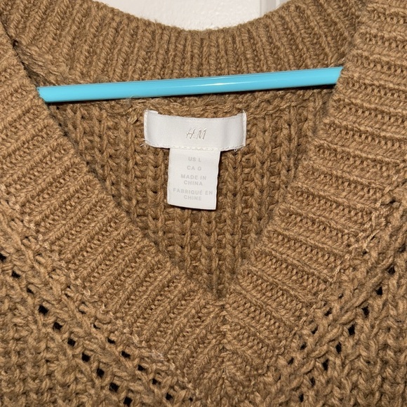 H&M- Sweater - Picture 3 of 3